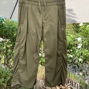 Lululemon Dance Studio Mid-Rise Capri (Sz 6) OLIVE